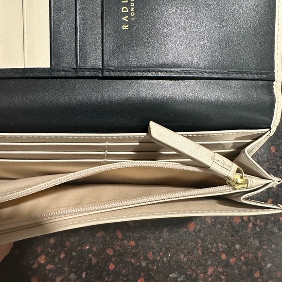 Wallet - Picture 2 of 6